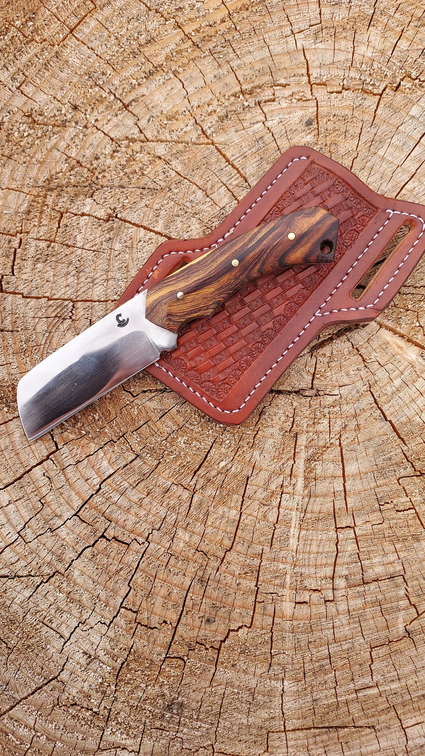 Range hand desert ironwood with mirror polish, pancake sheath